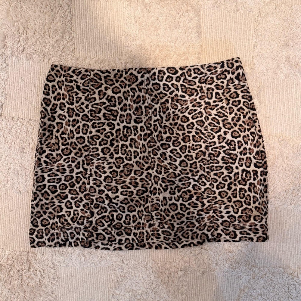 Cheetah mini skirt